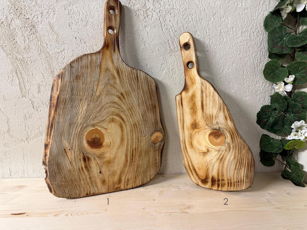 Tocător Rustic Live Edge din Lemn Masiv Tratat Termic – Platou Charcuterie