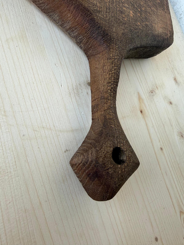 Tocător Medieval Rustic din Stejar Învechit – Mâner Diamond & Decor Tavernă - Detaliu 5