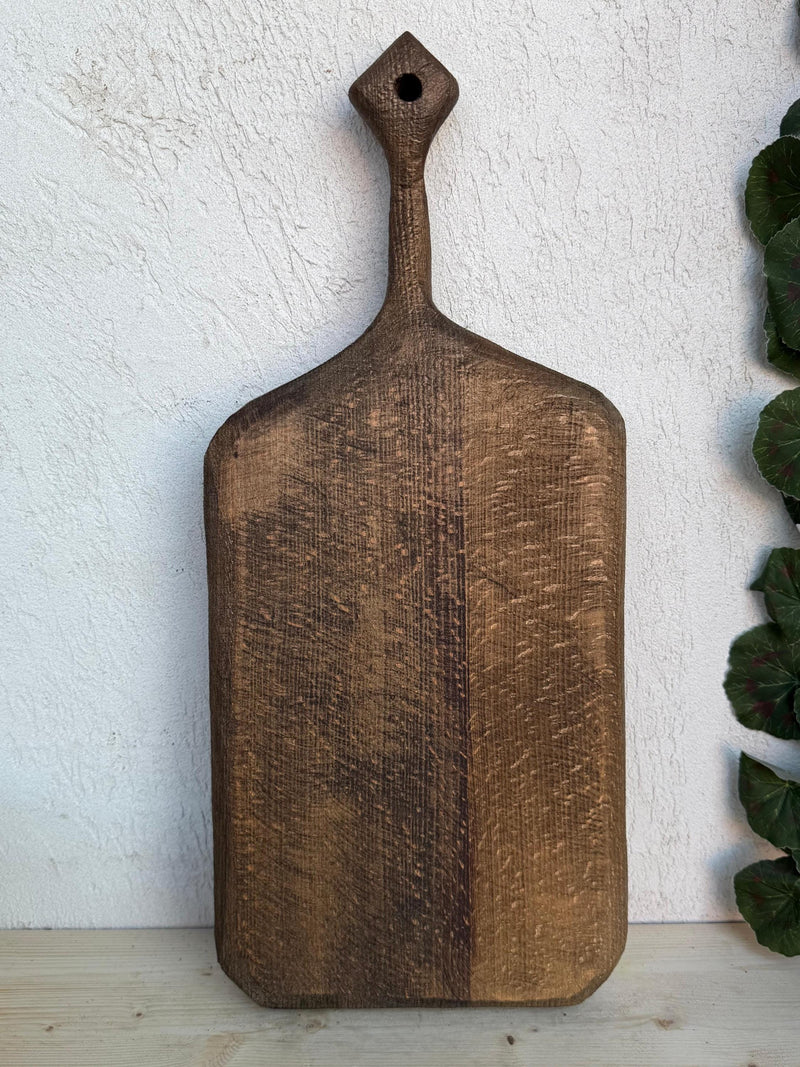 Tocător Medieval Rustic din Stejar Învechit – Mâner Diamond & Decor Tavernă