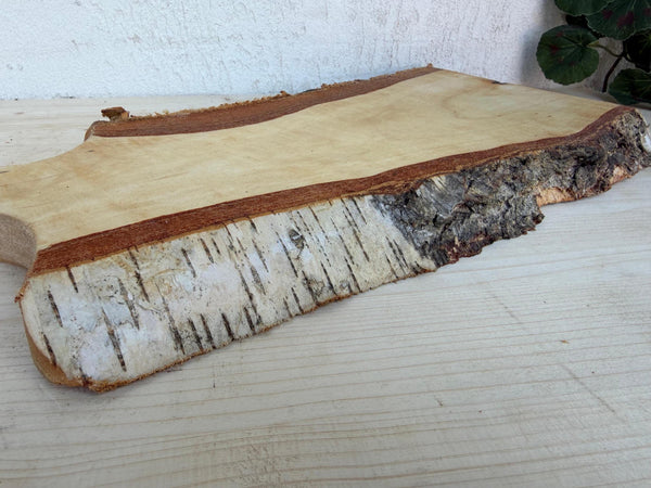 Tocător Rustic din Mesteacăn Masiv cu Mâner – Platou Decorativ & Servire - Detaliu 3