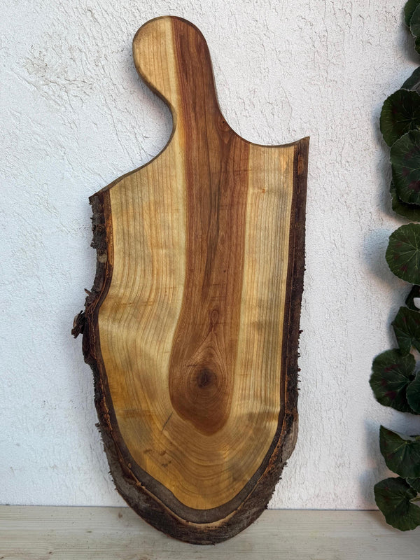 Tocător & Platou din Lemn Rar de Prun Live Edge – Cadou Handmade Unicat - Detaliu 2
