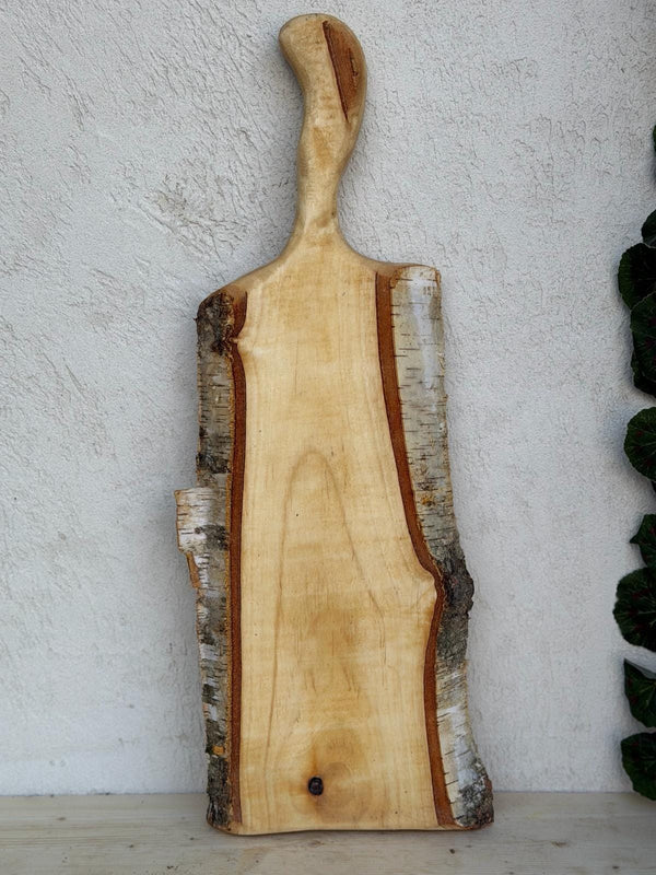 Platou Charcuterie din Mesteacăn Masiv Live Edge – Punct Focal pentru Mese Festive